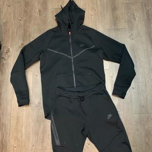 tech fleece suit